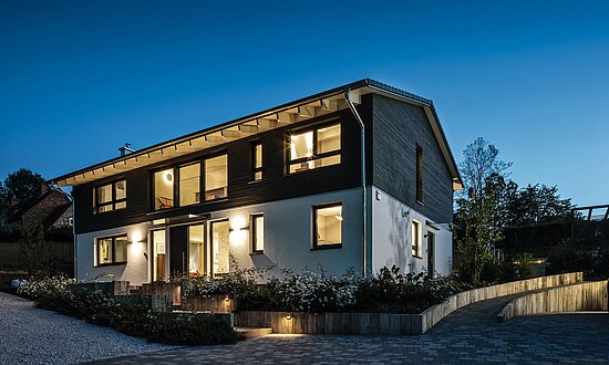 Einfamilienhaus mit Holzverschalung