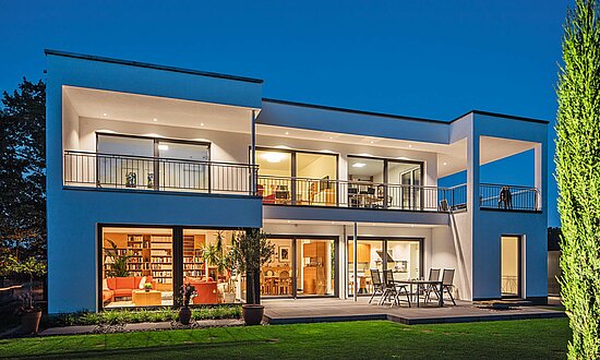 264 m² großes Einfamilienhaus mit Flachdach im Bauhaus-Stil