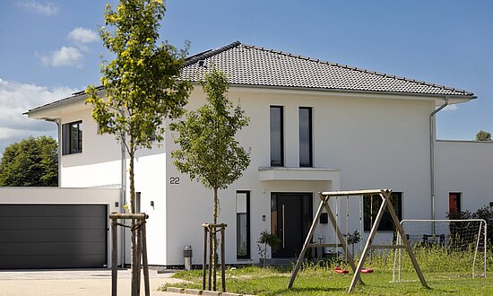 Zweigeschossiges Einfamilienhaus mit Zeltdach