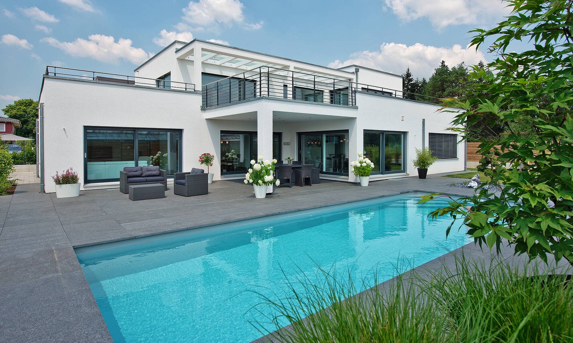repräsentatives WeberHaus mit Pool Bauhaus style contemporary prefab home