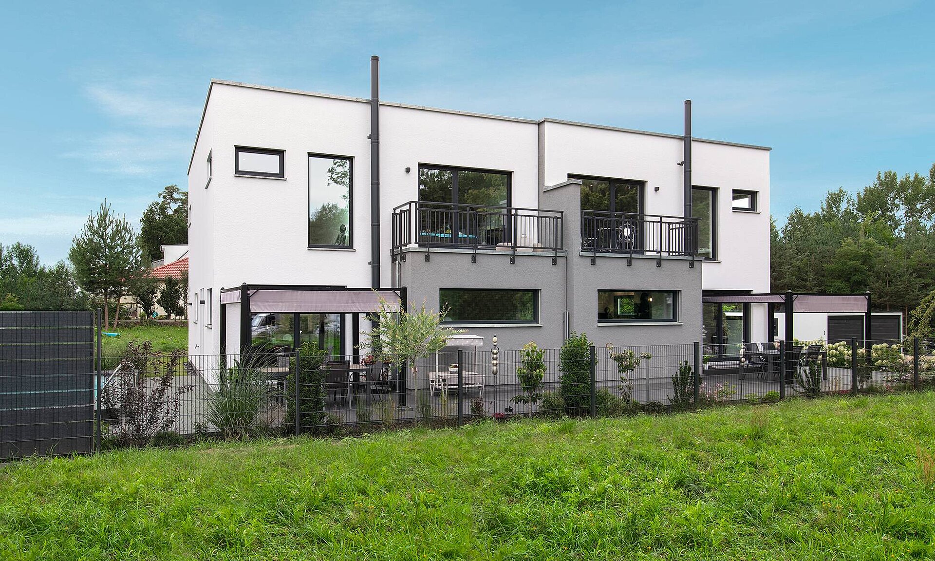 Modernes Doppelhaus mit Flachdach Modernes Doppelhaus