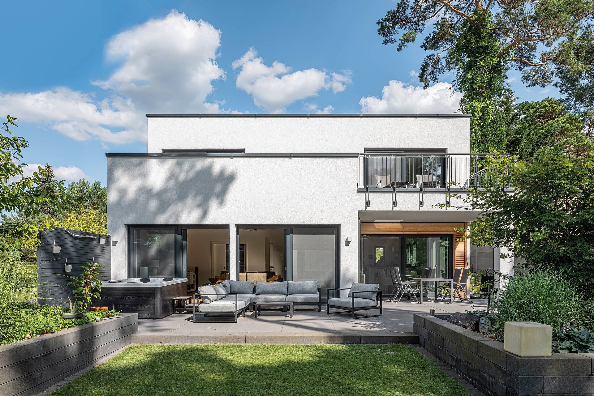 Zweigeschossiges Kundenhaus Zweigeschossiges Kundenhaus mit Flachdach