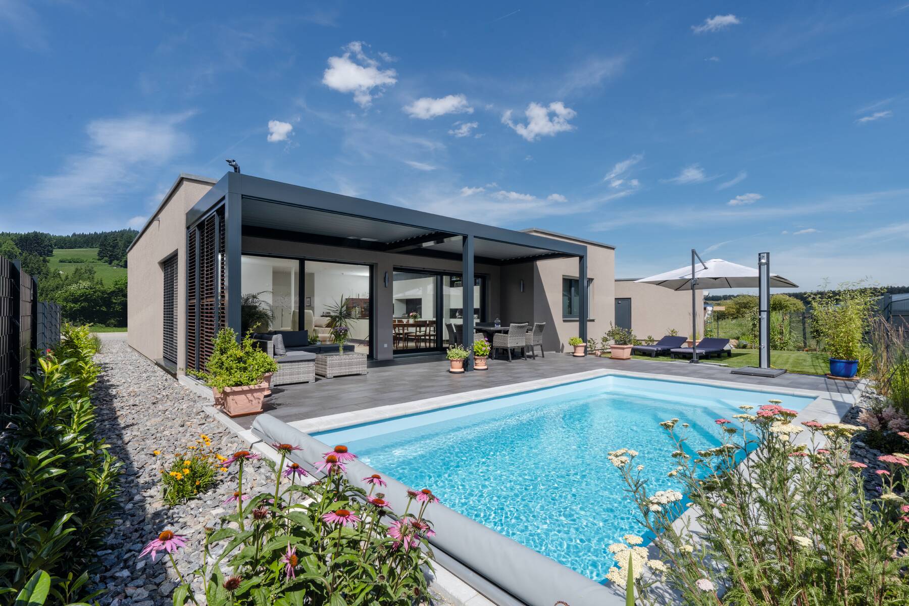 Bungalow mit Flachdach Bungalow mit Pool