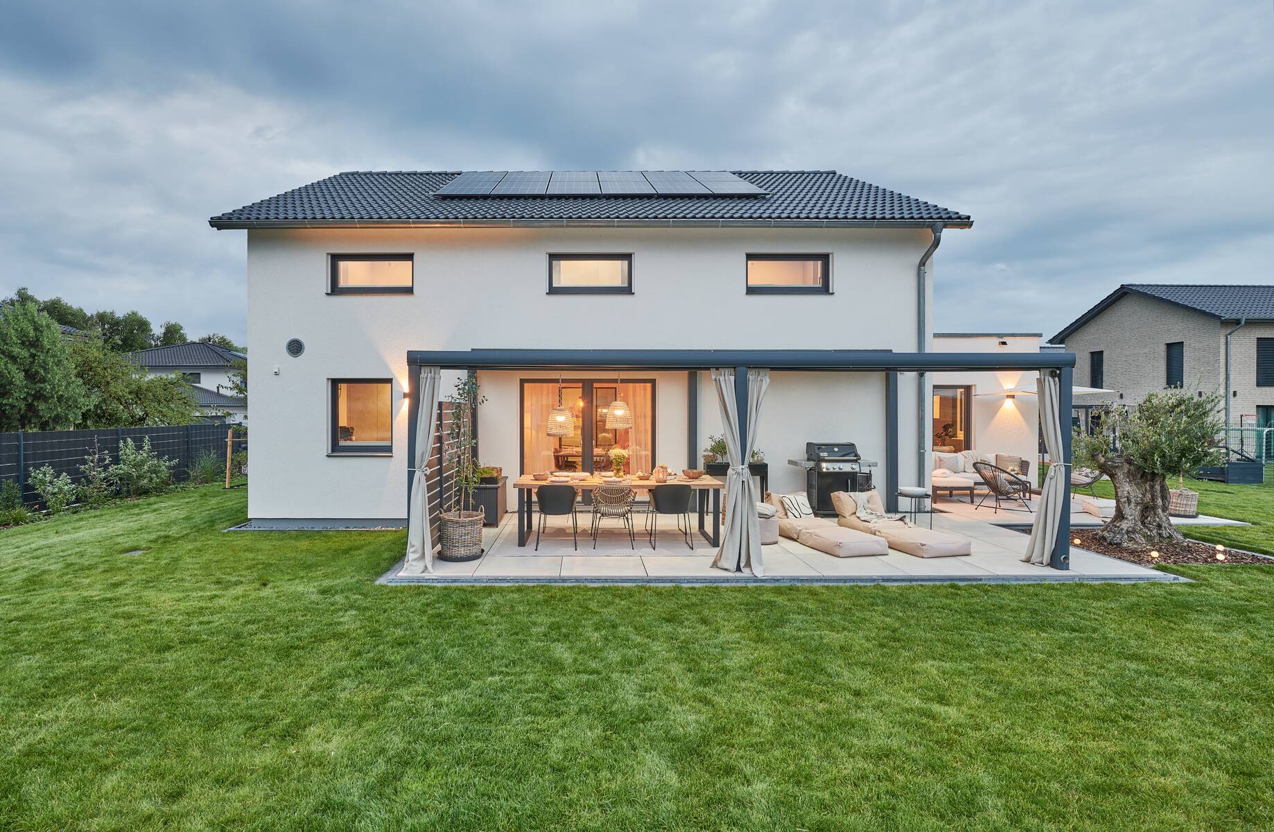 Elegantes Einfamilienhaus mit großer Terrasse Pergola
