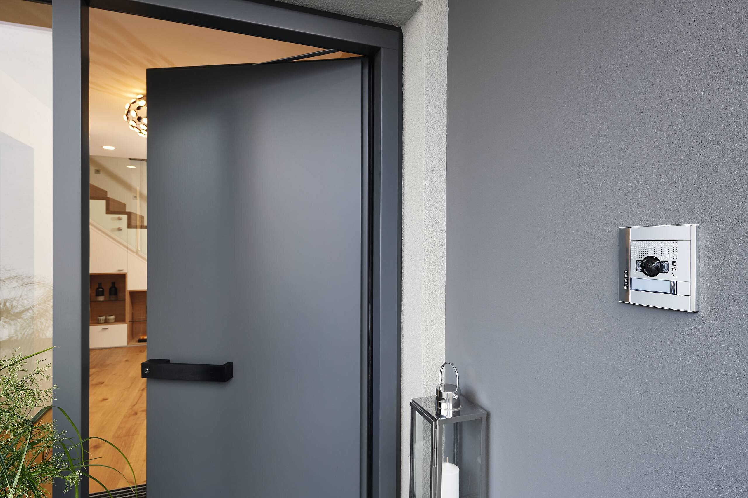 Haustür mit Video-Sprechanlage Haustür mit Video-Sprechanlage