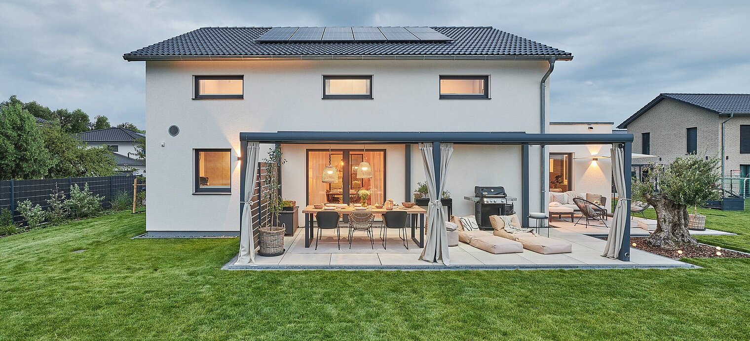 Elegantes Einfamilienhaus mit großer Terrasse Pergola