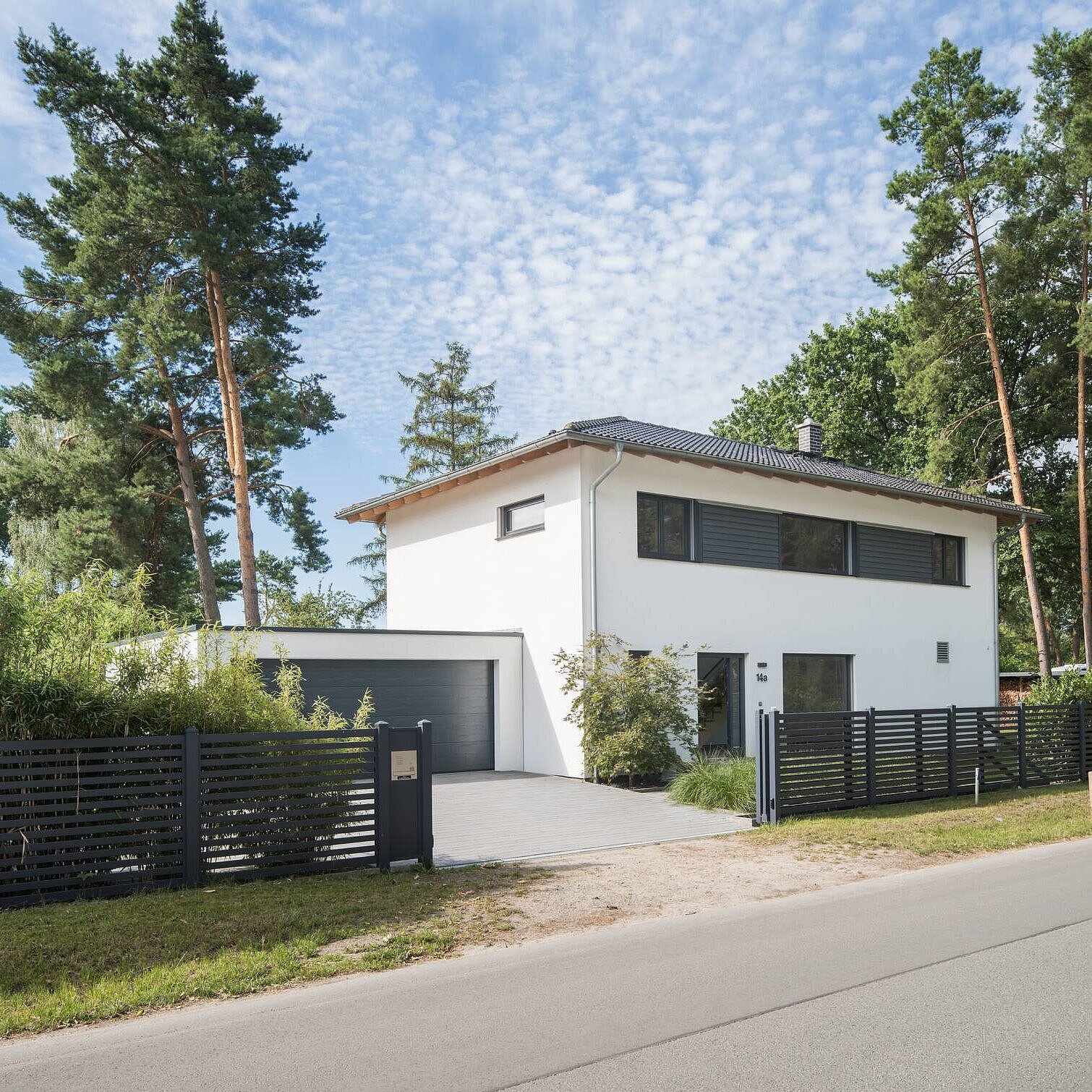 Modernes Einfamilienhaus Einfamilienhaus mit Walmdach